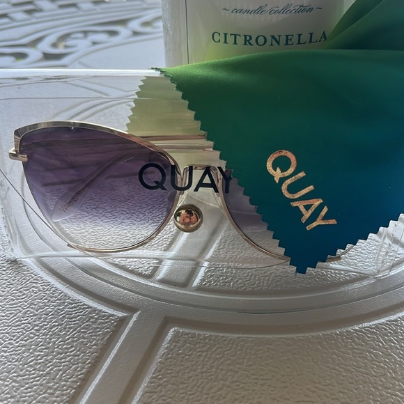 Quay Australia Gold Frame with Black Gradient Lenses Sunglasses. - Picture 3 of 9